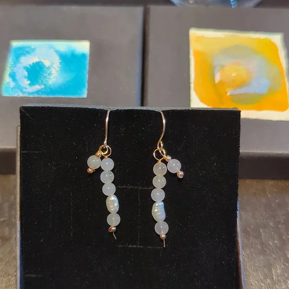 Pretty, dainty rose quartz & natural pearl earrings, 14k rolled gold, in giftbox - Picture 2 of 6